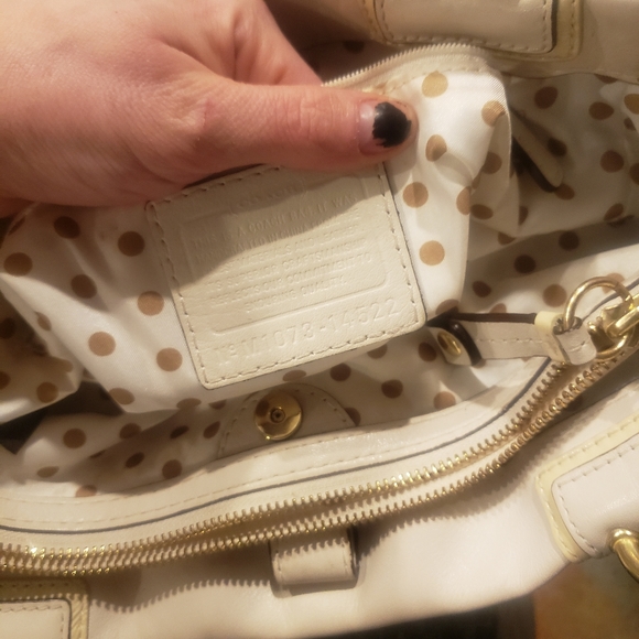 Designer purses - Picture 7 of 9